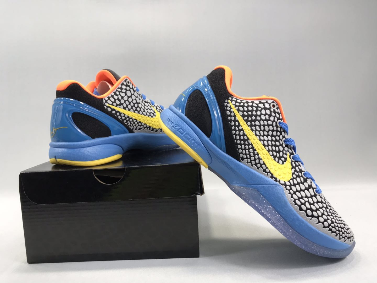 New Nike Kobe Bryant VIII Snake-Skin Blue Yellow Black Shoes